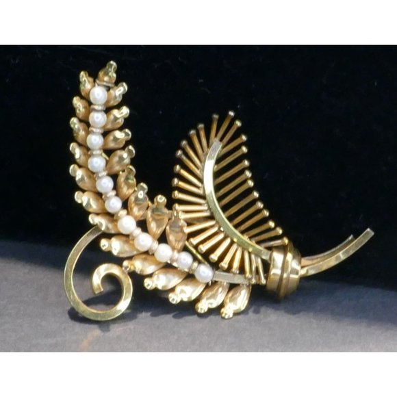 Signed IPS 1/20 12K GF & Pearl Brooch - Beautiful Botanical Design - Picture 2 of 8